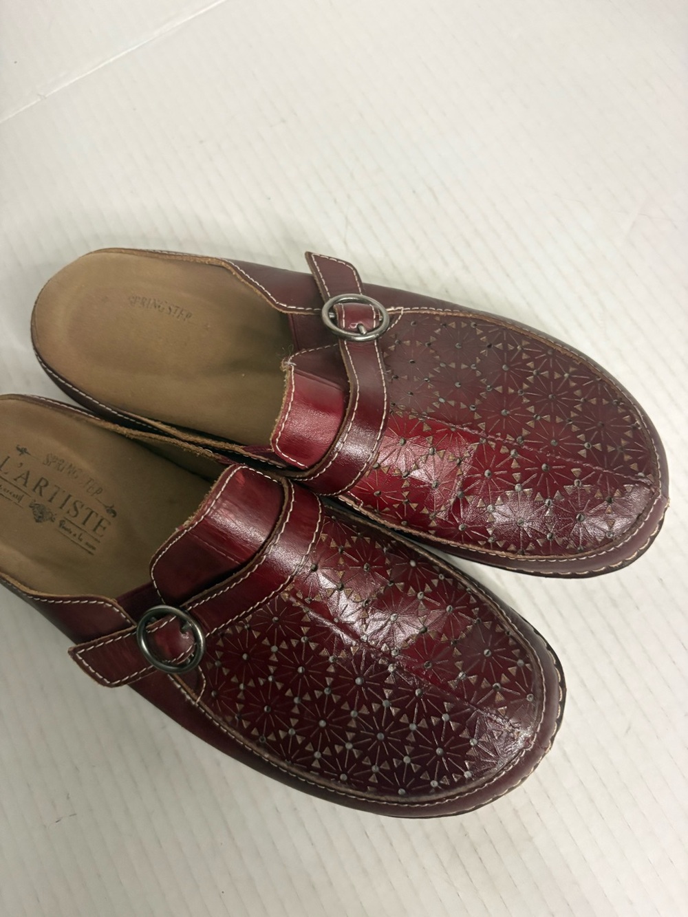 L'Artiste Spring Step Dark Red